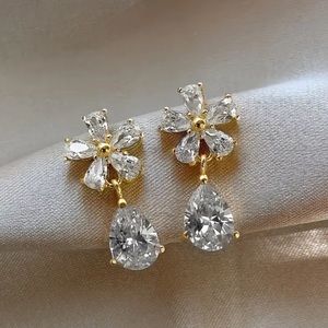NEW Gold 18k Flower Tear Drop Elegant Earrings